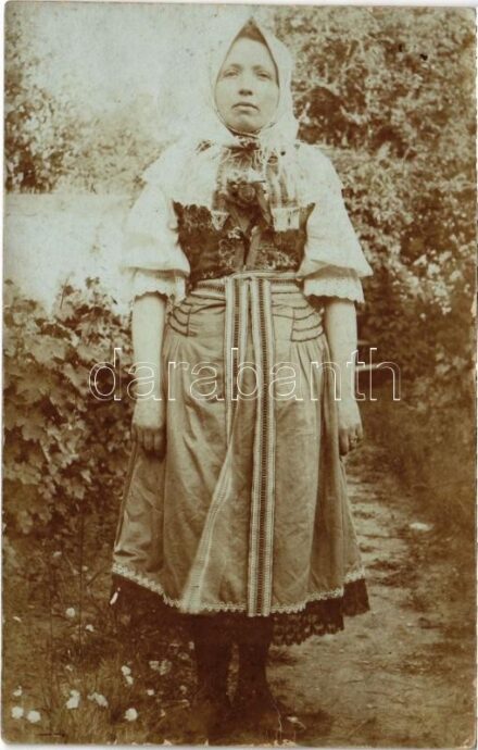 Giza néni népviseletben / Hungarian folklore. photo (fl)