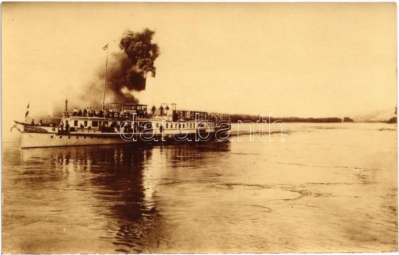'SCHÖNBRUNN' oldalkerekes gőzhajó a Dunán / DDSG side wheeler steamer on the Danube. photo