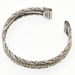 Ezüst(Ag) kövekkel díszített csavart karperec, jelzett, d: 5,5 cm, bruttó: 28,6 g