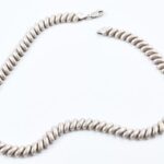Ezüst(Ag) sávos nyaklánc, jelzett, h: 42 cm, nettó: 37,7 g