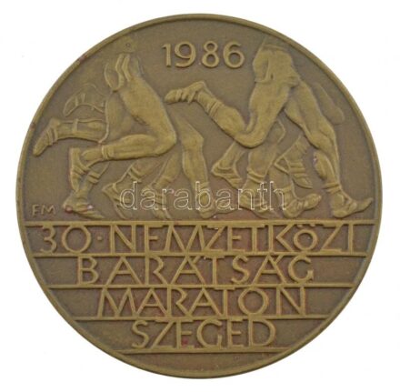 Fritz Mihály (1947-) 1986. '30. Nemzetközi Barátság Maraton - Szeged' egyoldalas bronz emlékérem (60mm) T:1- patina, kis ph