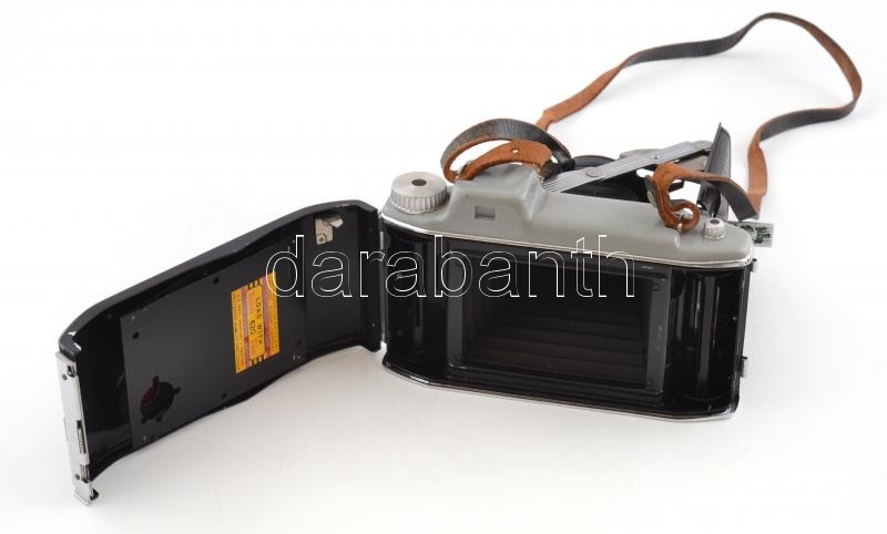 Kodak 620 film fényképezőgép, bőr szíjjal, kisebb kopásnyomokkal / Vintage Kodak 620 film camera - Image 3