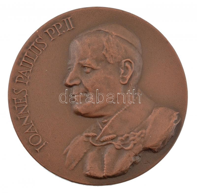 Kiss Nagy András (1930-1997) 1990. 'Joannes Paulus PP.II / ORATORIUM IN HON. MAGNAE DOMINAE HUNGARORUM BENEDIXIT DIE VIII OCT. MCMLXXX' kétoldalas bronz emlékérem (50mm) T:1- ph