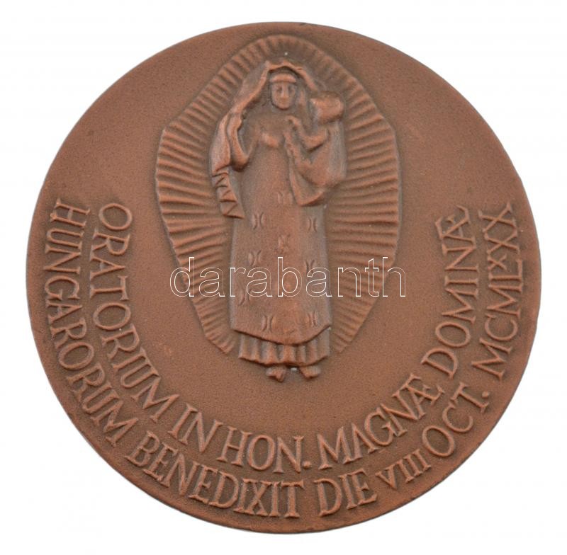 Kiss Nagy András (1930-1997) 1990. 'Joannes Paulus PP.II / ORATORIUM IN HON. MAGNAE DOMINAE HUNGARORUM BENEDIXIT DIE VIII OCT. MCMLXXX' kétoldalas bronz emlékérem (50mm) T:1- ph - Image 2