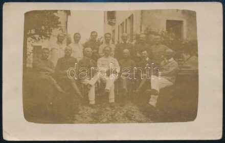 1918 A M. kir. 41. honv. gyaloghadosztály parancsnokság büntető bírósága, eredeti fotó hátoldalt pecsétekkel, lapként elküldve, 8,5×13,5 cm