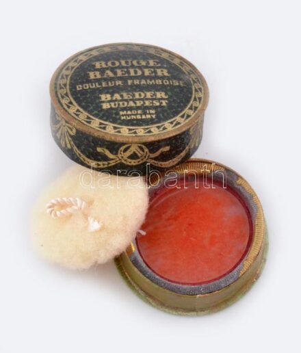 cca 1915 A Baeder cég budapesti gyára által forgalmazott arcpirosító papírdobozában, használatlan, szép állapotban, d: 4,5 cm