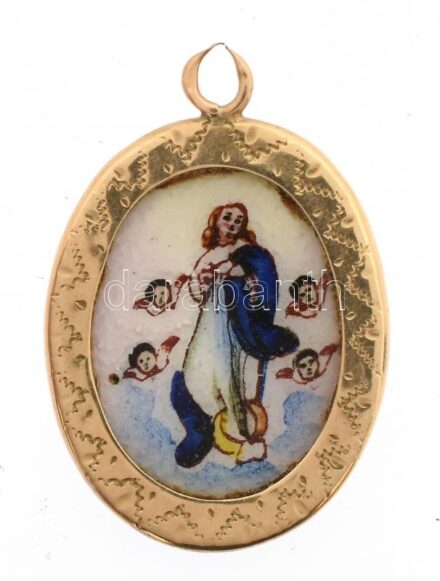 Arany (Au) 14K Jézus porcelán medál, jelzés nélkül, sérüléssel, 2×1,6 cm, bruttó: 2,6 g