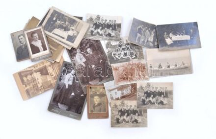 cca 1890-1920 Vegyes fotó tétel, keményhátú fotók és fotók vegyesen, összesen 32 db, közte strandfotók, mulatós fotók, labdarúgó csapat fotók...stb. Változó állapotban, 8x5 cm és 16x11 cm közötti méretben