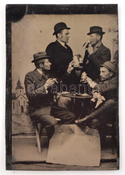 cca 1900 Iszogató társaság, ferrotípia, 9,5×6,5 cm