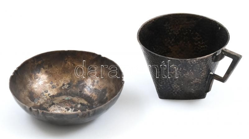 2 db ezüst edényke. Jelzett, kézzel készült. d:6 cm, d: 7,5 cm, össz 93 g