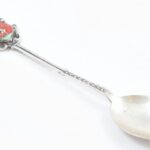 Ezüst (Ag) zománcos dísz kanál Sanremo címerével, jelzett, h: 10 cm, bruttó: 9,37 g