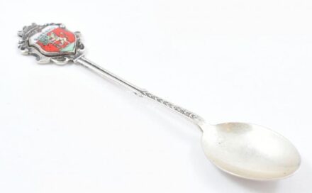 Ezüst (Ag) zománcos dísz kanál Sanremo címerével, jelzett, h: 10 cm, bruttó: 9,37 g