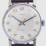 Pobeda kézi felhúzós mechanikus karóra, müködő, jó állapotban, kopott óratok d: 32 mm