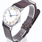 Pobeda kézi felhúzós mechanikus karóra, müködő, jó állapotban, kopott óratok d: 32 mm - Image 2