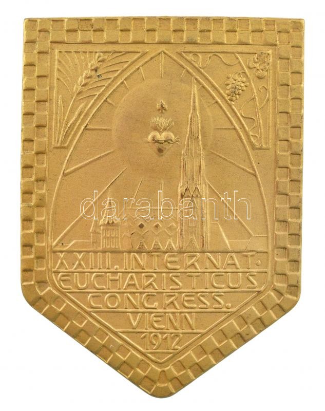 Ausztria 1912. 'XXIII. INTERNAT. EUCHARISTICUS CONGRESS. VIENN 1912 (XXIII. Nemzetközi Eucharisztikus Kongresszus Bécs 1912)' aranyozott bronz jelvény, 'BRÜDER SCHNEIDER WIEN' gyártói jelzéssel (45x34mm) T:1- Austria 1912. 'XXIII. INTERNAT.