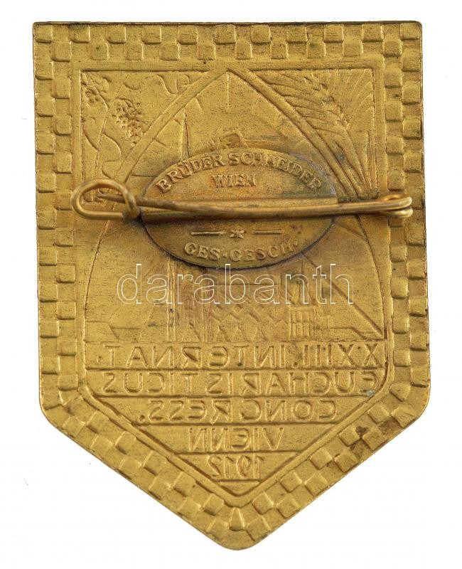 Ausztria 1912. 'XXIII. INTERNAT. EUCHARISTICUS CONGRESS. VIENN 1912 (XXIII. Nemzetközi Eucharisztikus Kongresszus Bécs 1912)' aranyozott bronz jelvény, 'BRÜDER SCHNEIDER WIEN' gyártói jelzéssel (45x34mm) T:1- Austria 1912. 'XXIII. INTERNAT. - Image 2
