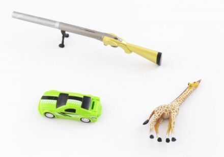 3 játék: puska-toll, autó-síp, zsiráf