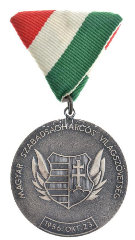 DN. 'Magyar Szabadságharcos Világszövetség - 1956. Okt. 23. / Pro Patria Et Libertate' ezüstpatinázott jelvény mellszalaggal T:1