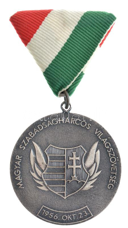 DN. 'Magyar Szabadságharcos Világszövetség - 1956. Okt. 23. / Pro Patria Et Libertate' ezüstpatinázott jelvény mellszalaggal T:1