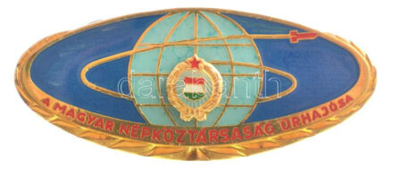 1980. 'A Magyar Népköztársaság Űrhajósa' aranyozott, műgyantás jelvény (26x60mm) T:1