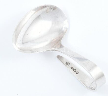 Ezüst(Ag) hajlított nyelű orvosságos kanál, jelzett, h: 7,6 cm, nettó: 22,4 g
