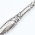 Ezüst (Ag) nyelű tortalapát, jelzett, cca. nettó: 10 g, h: 21,5 cm - Image 2