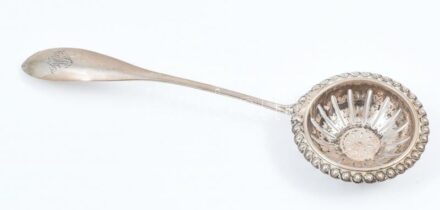 Ezüst (Ag) teaszűrő, jelzett, h: 22 cm, nettó: 33 g