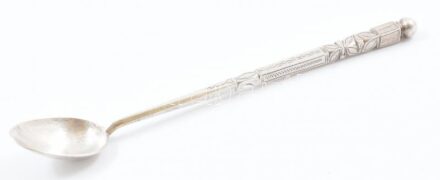 Ezüst(Ag) díszkanál, jelzés nélkül, h: 13 cm, nettó: 18,1 g