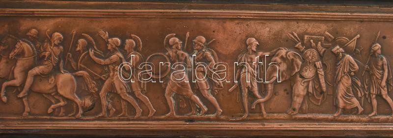 2 db réz relief, ón alapon antik jelenetekkel. 31x5,5 cm, 26x5,5 cm Fa keretben- XIX. sz. - Image 3