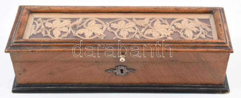 Vegyes bizsu ékszerek antik fa dobozban, tetején üveglap alatt faragás 28x9x8,5 cm - Image 3
