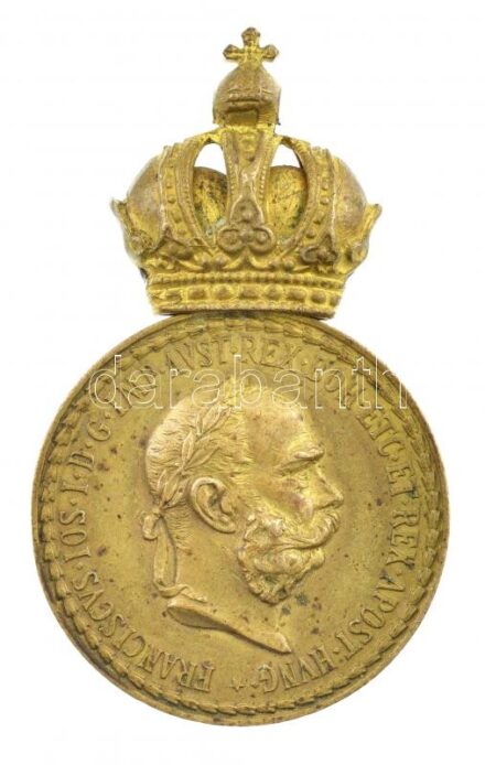 1890. 'Bronz Katonai Érdemérem' aranyozott bronz kitüntetés mellszalag és karika nélkül T:1-,2 patina, kis ph / Hungary 1890. 'Bronze Military Merit Medal (Signum Laudis)' gold plated bronze decoration without ribbon or ring C:AU,XF