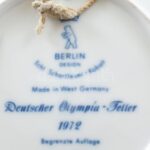 Berlin 1972 München olimpia, dísztányér, máz alatti kék festéssel, jelzett, hibátlan, d: 19,5 cm - Image 2