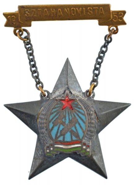 1953. 'Sztahanovista' zománcozott Fe kitüntetés, hátlapon gravírozott 'M / 022' sorszámmal, dísztokban T:1-