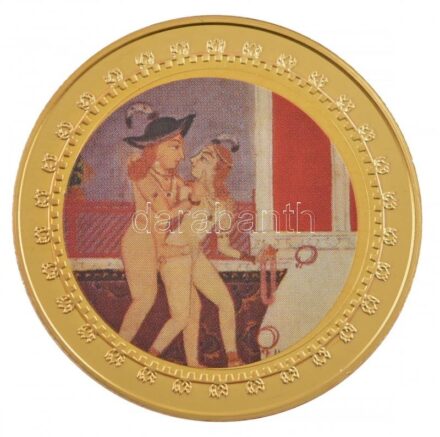 DN 'Kámaszutra - Alkalmazkodó csók' aranyozott Cu multicolor érem, német nyelvű leírással, magyar tanúsítvánnyal T:1 ND 'Kamasutra - Der gewendete Kuss' gold plated multicolor Cu coin with German language description and Hungarian