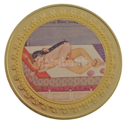 DN 'Kámaszutra - Hal' aranyozott Cu multicolor érem, német nyelvű leírással, magyar tanúsítvánnyal T:1 ND 'Kamasutra - Der Fisch' gold plated multicolor Cu coin with German language description and Hungarian certificate C:UNC