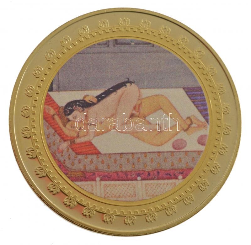 DN 'Kámaszutra - Hal' aranyozott Cu multicolor érem, német nyelvű leírással, magyar tanúsítvánnyal T:1 ND 'Kamasutra - Der Fisch' gold plated multicolor Cu coin with German language description and Hungarian certificate C:UNC