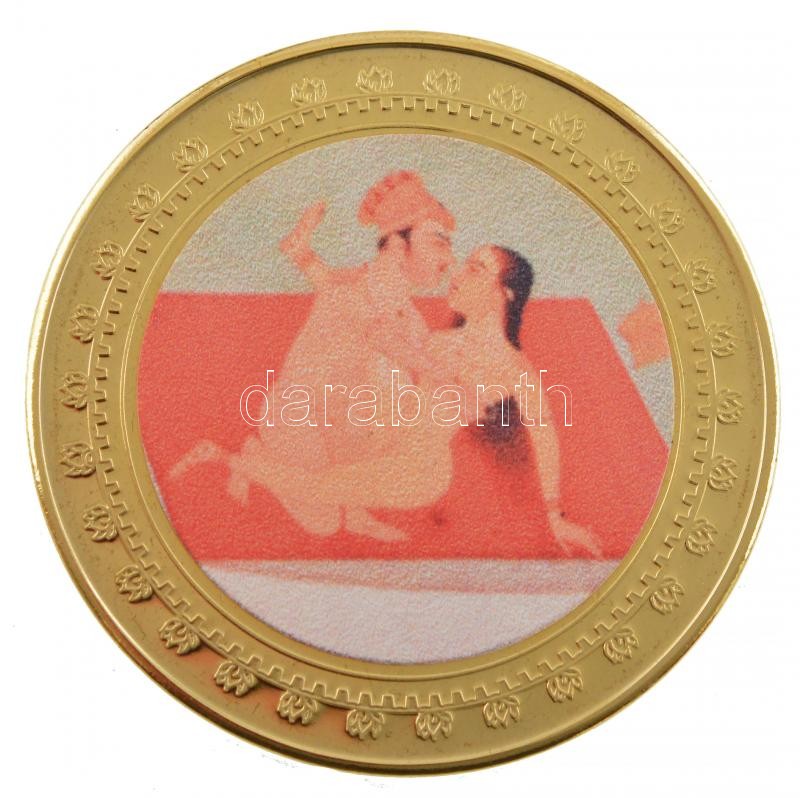 DN 'Kámaszutra - Vadászat' aranyozott Cu multicolor érem, német nyelvű leírással, magyar tanúsítvánnyal T:1 ND 'Kamasutra - Die Jagd' gold plated multicolor Cu coin with German language description and Hungarian certificate C:UNC