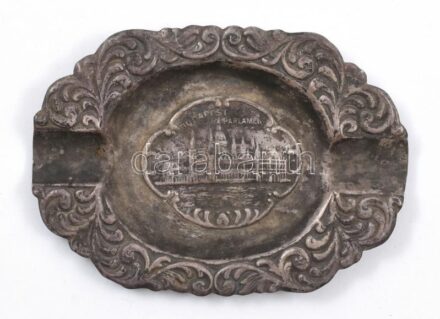Budapest, Parlamentet ábároló ezüst (Ag) hamutál jelzett 18 g 10x7 cm kopott