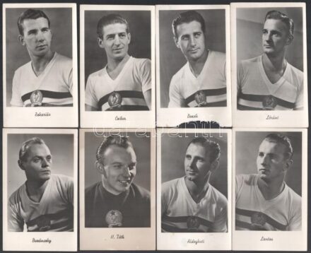 Az Aranycsapat 8 tagja fotólapokon, közte egy sérült, 14×8,5 cm