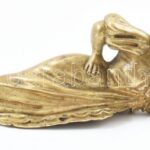 Bécsi erotikus bronz szobor, aranyozott, m: 3,5 cm