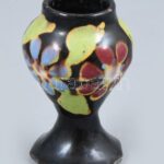 Kassa porcelán vázácska máz mintával Minta számmal. Kézzel festett, jelzett, hibátlan. 7 cm