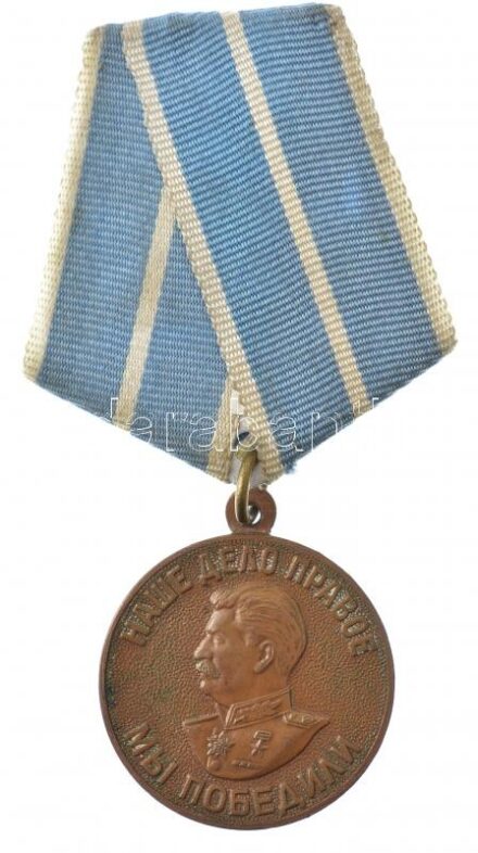 Szovjetunió 1945. 'A Németország felett aratott győzelemért az 1941-1945-ös Nagy Honvédő Háborúban' sárgaréz kitüntetés nem saját mellszalagon T:2 Soviet Union 1945. 'Medal for the Victory over Germany in the Great Patriotic War