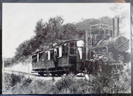 40 db régi és modern fotó a budapesti Siklóról, földalattiról, metróról, albumba rendezve, 10,5×14,5 cm