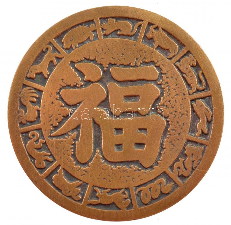 Kína 1988. 'Kínai Újévi érem - A sárkány éve' kétoldalas bronz emlékérem dekoratív díszdobozban (49mm) T:2 China 1988. 'Chinese Lunar New Year's coin - Year of the Dragon' two-sided bronze commemorative medallion in decorative case - Image 2