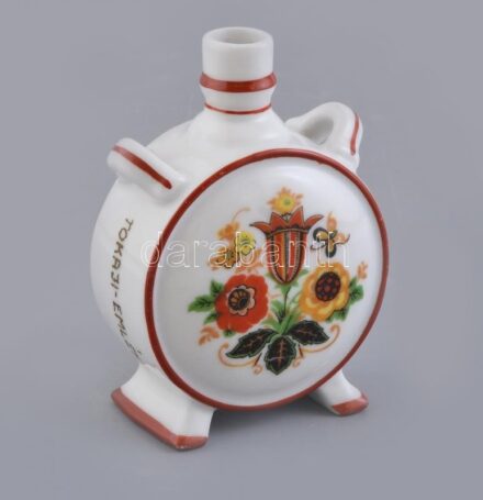 Zsolnay butykos, kopott, jelzett, m: 10 cm