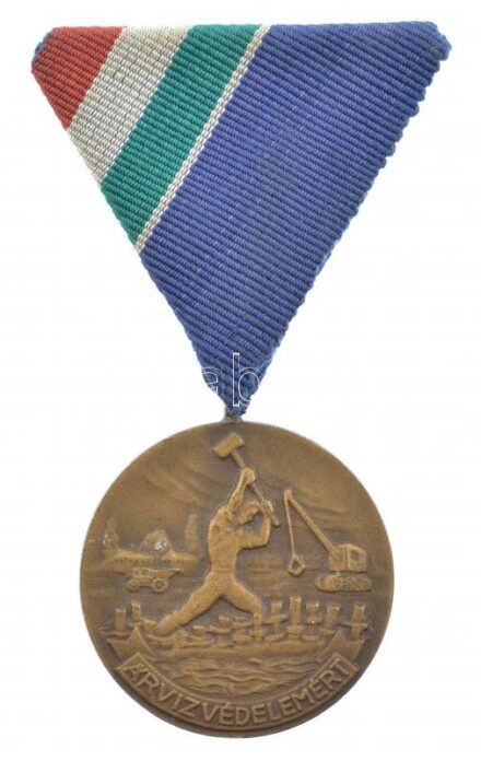 1970. 'Árvízvédelemért' bronz kitüntetés mellszalagon T:1,1- kis patina NMK 663.