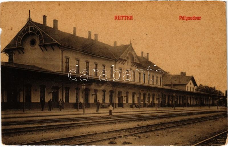Ruttka, Vrútky; Pályaudvar, vasútállomás. 627. Kiadja a 'Felvidéki Magyarság' nyomdája / railway station (szakadás / tear)