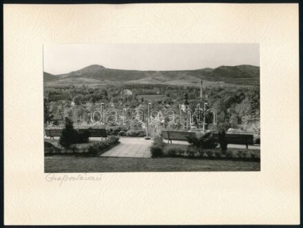 12 db ausztriai fotó, lapra ragasztva, feliratozva, vegyes méretben, vászonborítású albumban