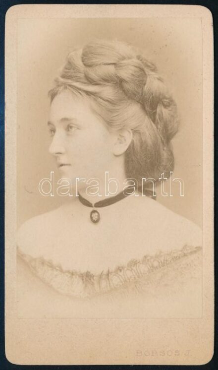 cca 1870 Hölgyportré, keményhátú fotó Borsos József pesti műterméből, 10,5×6 cm