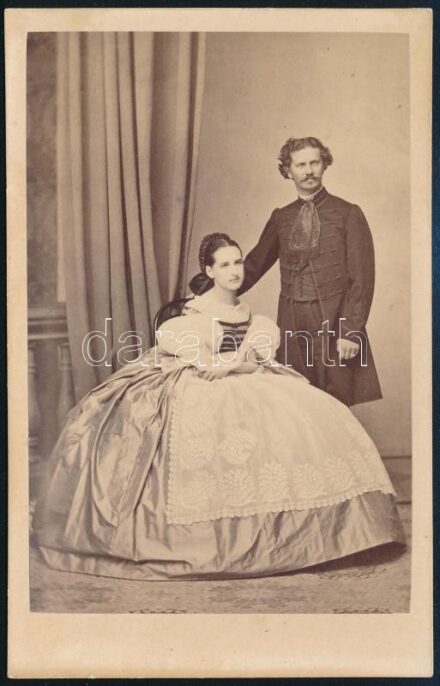 cca 1865 Dr. Ráth József és Szilágyi Kornélia, keményhátú fotó Mayer Gy. pesti műterméből, 10,5×6,5 cm